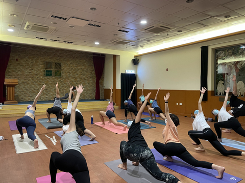 Image of Halls Mindfulness Programme: Yoga and Meditation for Beginners 2021-22