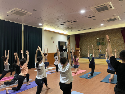 Image of Halls Mindfulness Programme: Yoga and Meditation for Beginners 2021-22