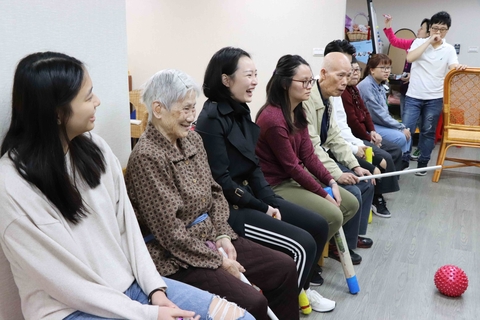 CEO Study Tour in Taiwan - activity with elderly
