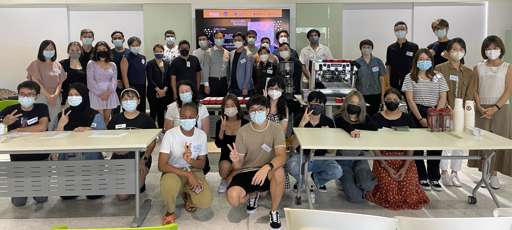 Supported by China Resources Enterprises Limited, Pacific Coffee Company Limited and the Office of Student Affairs (SA), the Cultural Ambassadors held yesterday (27 September) a Coffee Workshop - Espresso Yourself in Eileen L. Tsui Student Activities Room