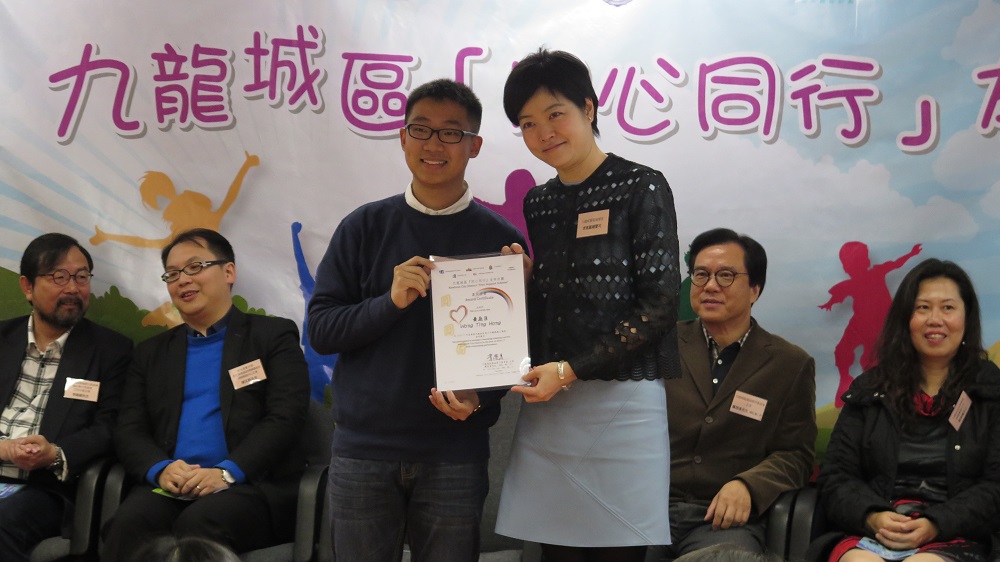 Mentor receives award certificate